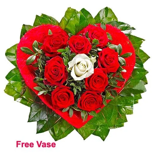 Gorgeous Heart Shape Bouquet of Roses with Lovely Vase